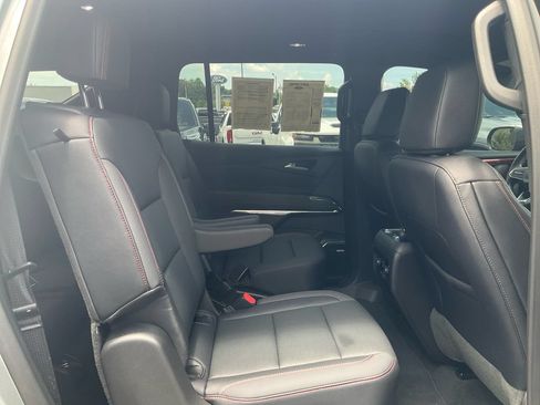 Used 2025 Chevrolet Traverse Z71 w/ Enhanced Driving Package AWD/4WD image 13