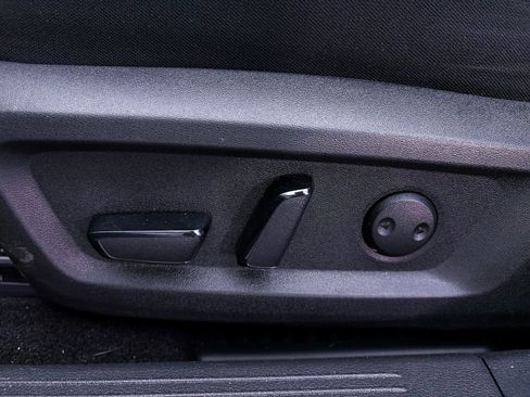 Used 2023 Nissan Rogue SV FWD image 18