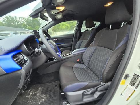 Used 2020 Toyota C-HR XLE FWD image 4