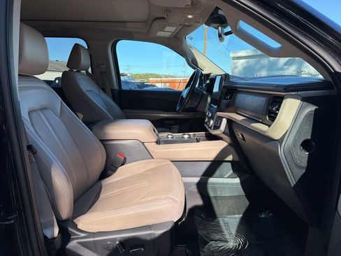 Used 2024 Ford Expedition Limited image 34
