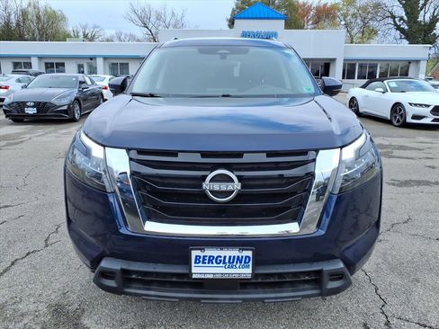 Used 2024 Nissan Pathfinder SV image 9