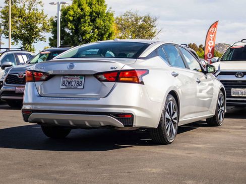 Used 2022 Nissan Altima 2.5 SV FWD image 9