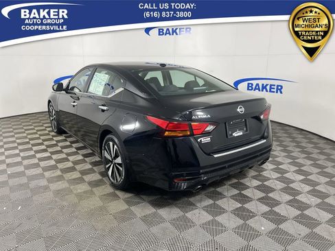 Used 2022 Nissan Altima 2.5 SV w/ SV Premium Package image 7