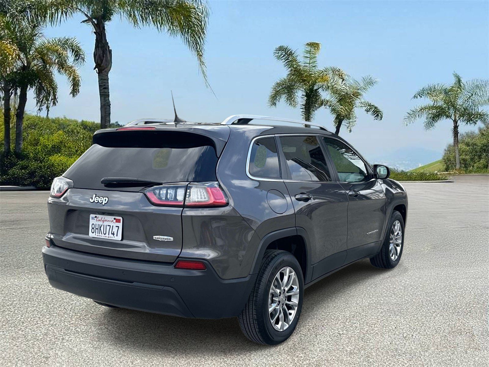 Used 2019 Jeep Cherokee Latitude Plus FWD image 3