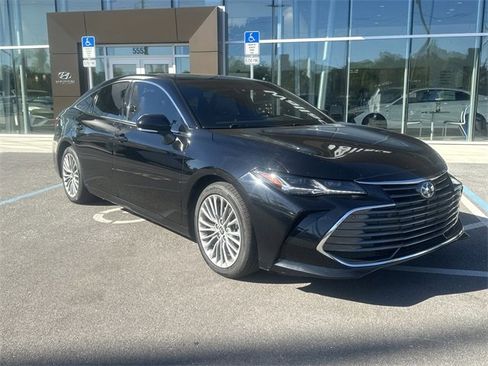 Used 2022 Toyota Avalon Limited image 4