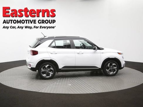 Used 2025 Hyundai Venue Limited FWD image 43
