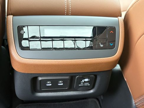 New 2026 Nissan Pathfinder Platinum AWD/4WD image 19