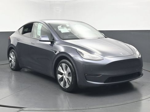 Used 2022 Tesla Model Y Long Range AWD/4WD image 2