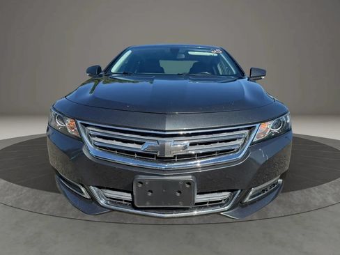 Used 2019 Chevrolet Impala LT FWD image 2