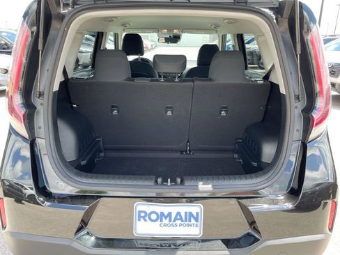 Used 2025 Kia Soul LX w/ LX Technology Package FWD image 14