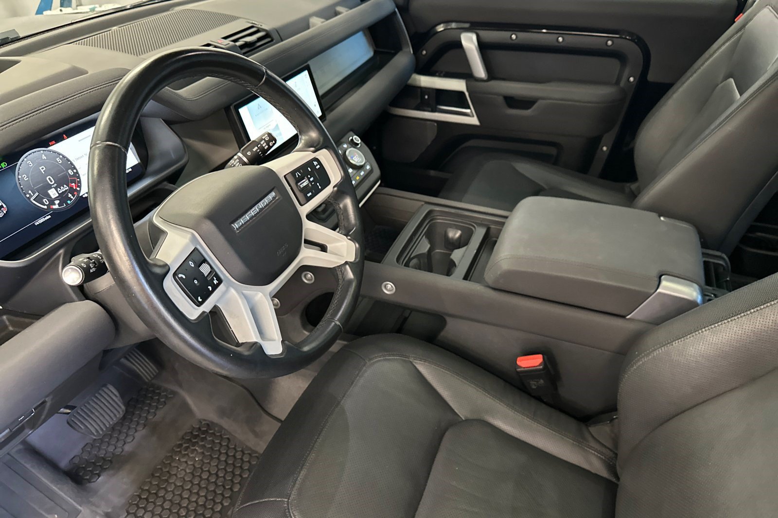 Used 2023 Land Rover Defender 90 X-Dynamic SE AWD/4WD image 4