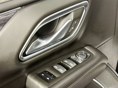 Used 2022 GMC Yukon XL SLT image 17