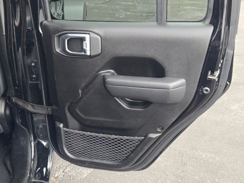 Used 2025 Jeep Wrangler Unlimited Sport AWD/4WD image 9