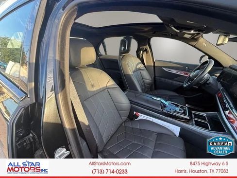 Used 2024 BMW 740i xDrive AWD/4WD image 28
