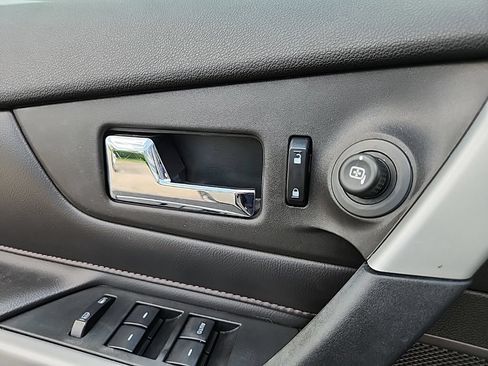 Used 2013 Ford Edge SEL FWD image 30