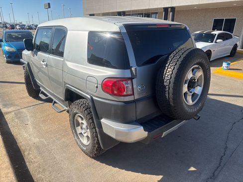 Used 2010 Toyota FJ Cruiser 4WD image 3