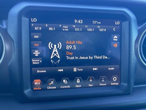 Used 2023 Jeep Gladiator Sport image 21