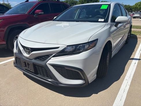 Used 2023 Toyota Camry SE image 6