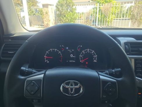 Used 2020 Toyota 4Runner SR5 AWD/4WD image 10