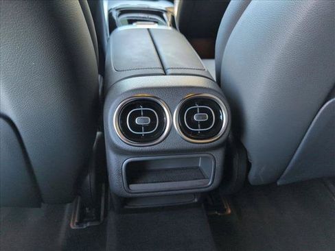 Certified 2026 Mercedes-Benz GLC 300 image 17