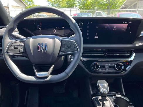 Used 2025 Buick Envista Sport Touring w/ Convenience I Package FWD image 2
