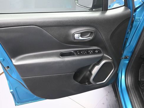 Used 2022 Jeep Renegade Latitude w/ Sun/Sound Group image 10