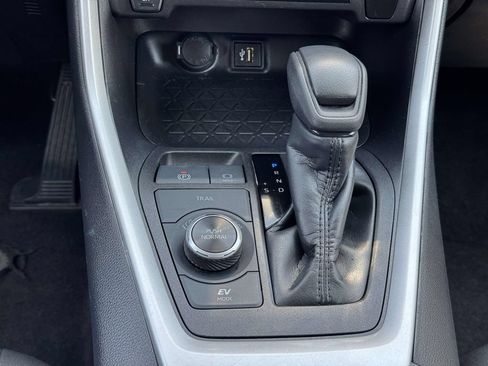 Used 2025 Toyota RAV4 XLE AWD/4WD image 6