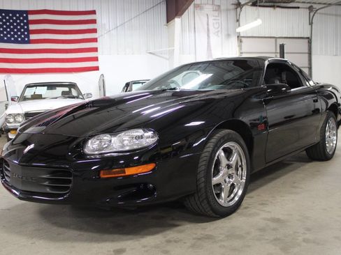 Used 2000 Chevrolet Camaro Z28 w/ SS Performance/Appearance Pkg image 1