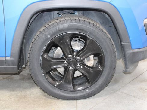 Used 2018 Jeep Compass Latitude FWD image 13