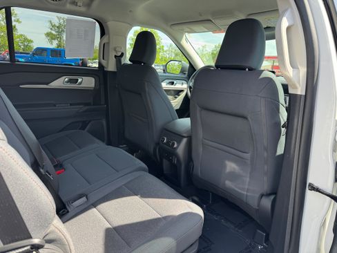 Used 2025 Ford Explorer Active RWD image 16