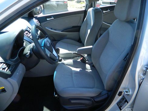 Used 2014 Hyundai Accent GLS image 11