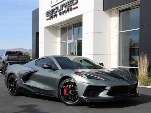 Used 2023 Chevrolet Corvette Stingray Preferred Cpe w/ Z51 Performance Package RWD image 3