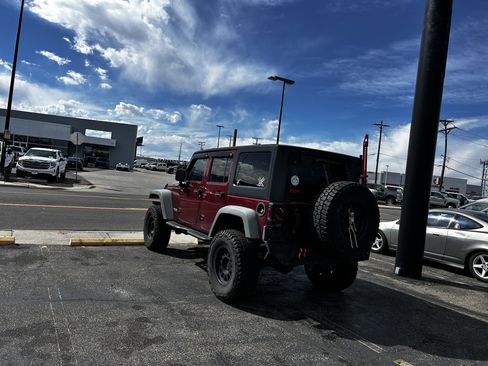 Used 2011 Jeep Wrangler Unlimited Rubicon w/ Connectivity Group image 3