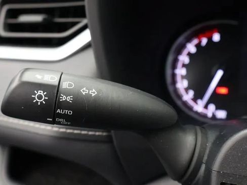 Used 2024 Toyota RAV4 XLE FWD image 25