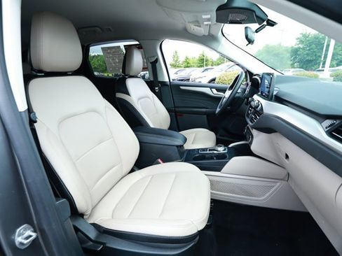 Used 2022 Ford Escape SEL w/ Technology Package FWD image 29
