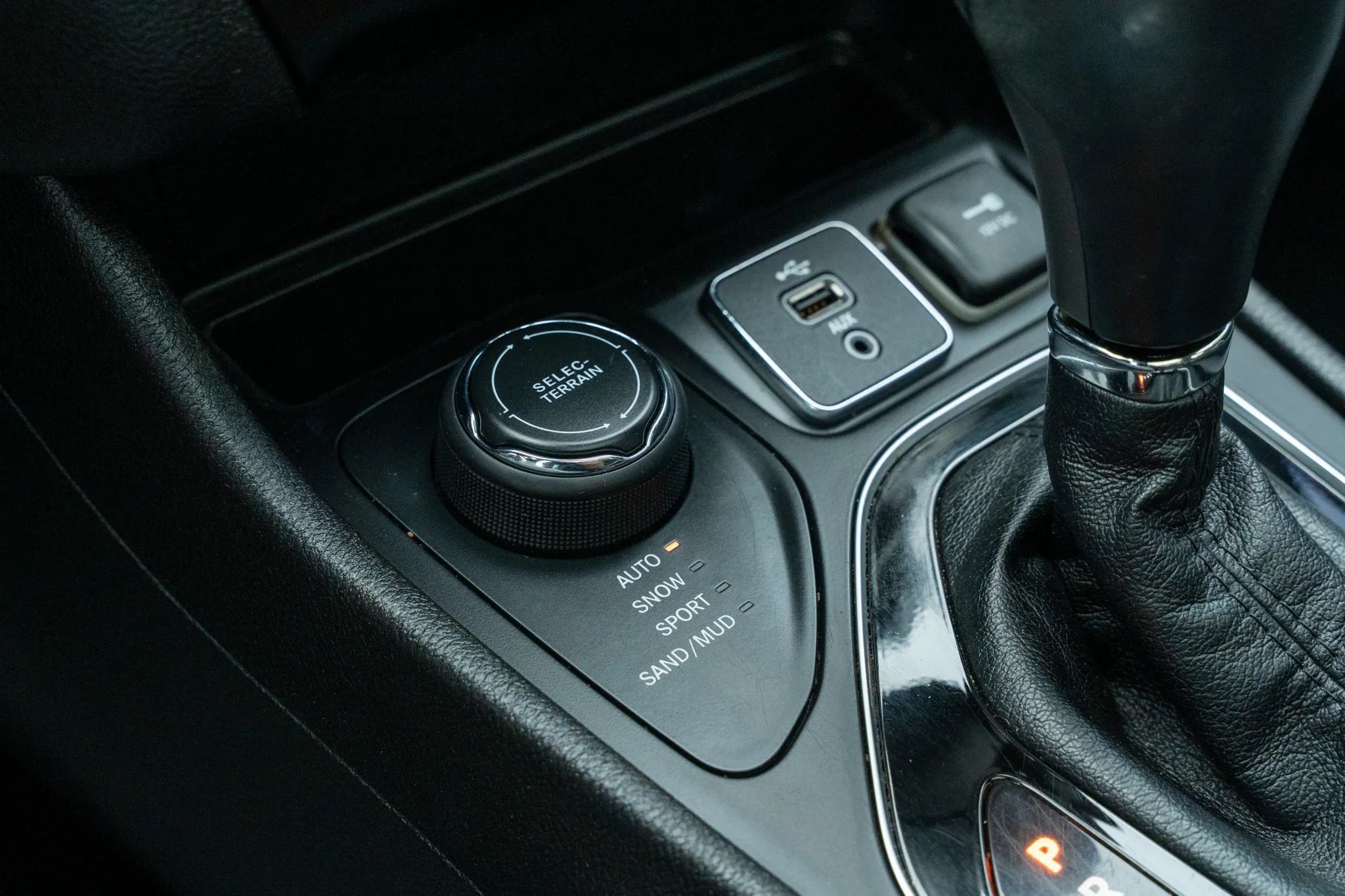 Used 2019 Jeep Cherokee Limited w/ Technology Group AWD/4WD image 21