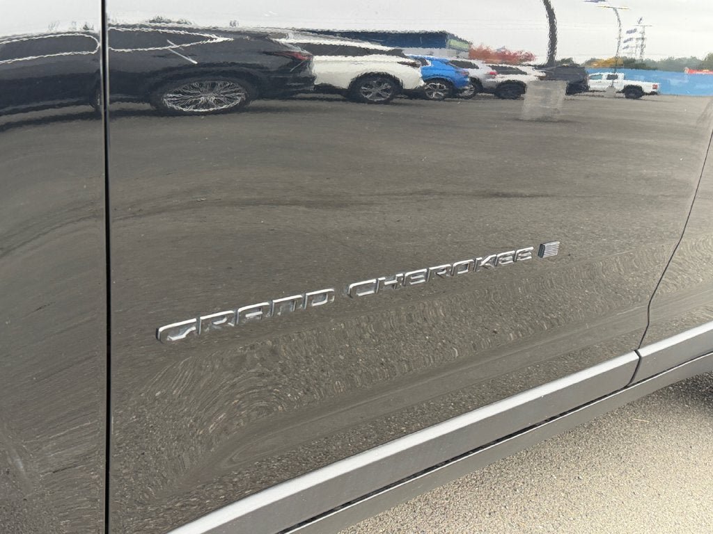 Used 2023 Jeep Grand Cherokee Altitude AWD/4WD image 35