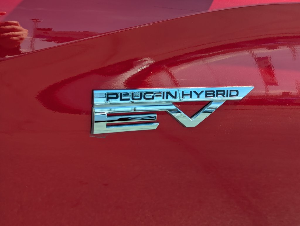 Used 2025 Mitsubishi Outlander 4WD Plug-In Hybrid image 16