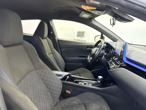 Used 2021 Toyota C-HR XLE image 32