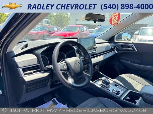 Used 2023 Mitsubishi Outlander SE AWD/4WD image 4