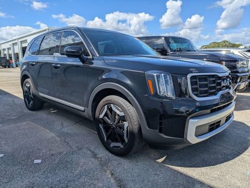 Used 2025 Kia Telluride S image 3