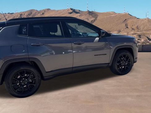 Used 2022 Jeep Compass Latitude FWD image 13
