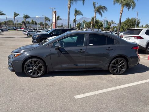 Used 2025 Toyota Corolla SE FWD image 2