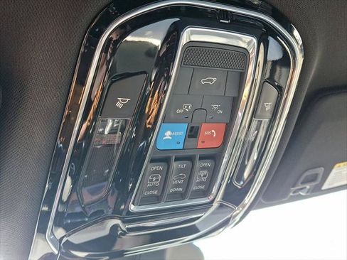 Certified 2023 Jeep Grand Cherokee Overland w/ Luxury Tech Group IV AWD/4WD image 32