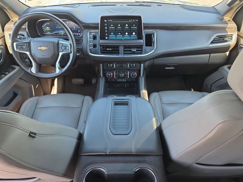 Used 2023 Chevrolet Suburban LT image 12