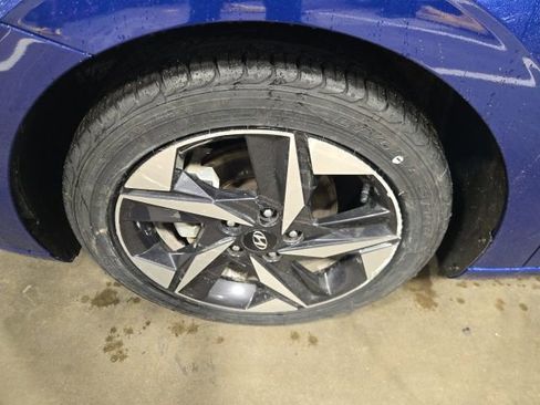 Used 2021 Hyundai Elantra SEL w/ Convenience + Premium Package image 11