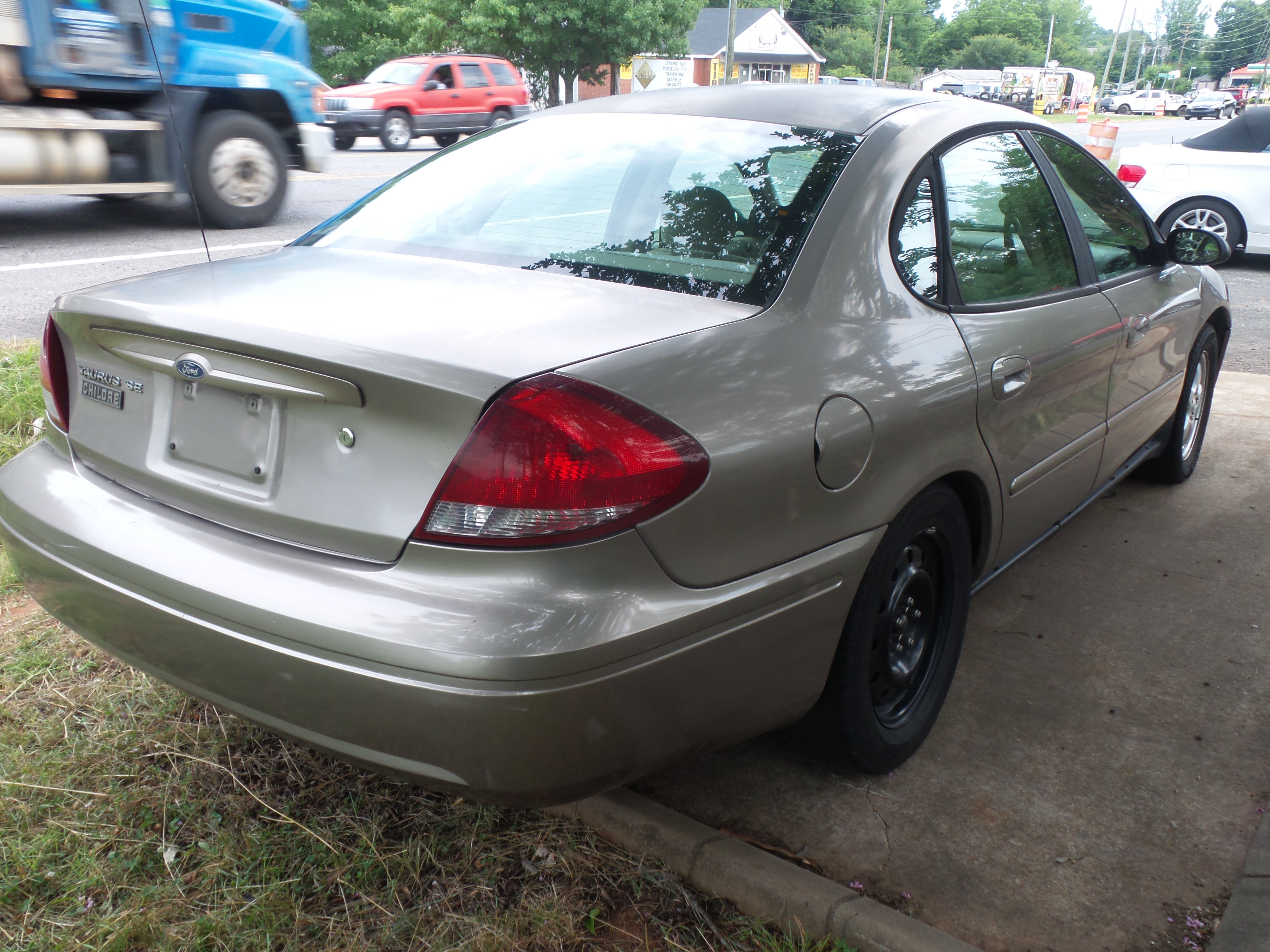 Used 2006 Ford Taurus SE FWD image 7