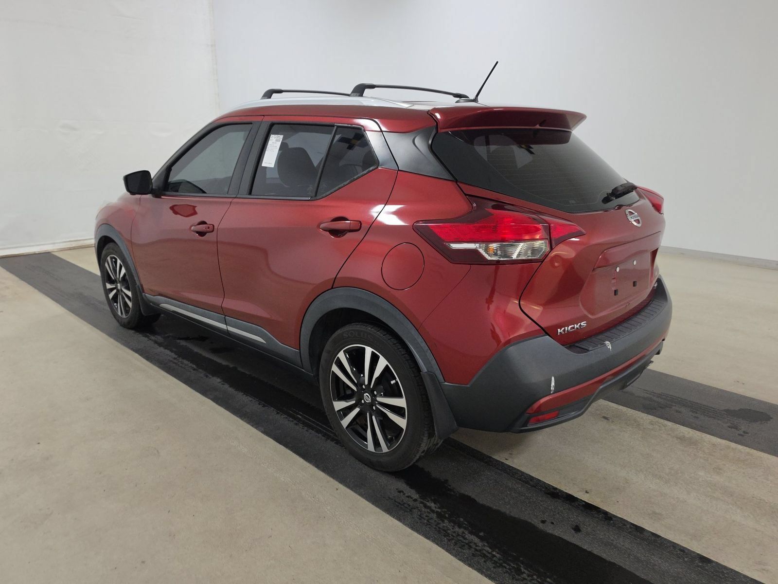Used 2019 Nissan Kicks SR w/ Exterior Package FWD image 2
