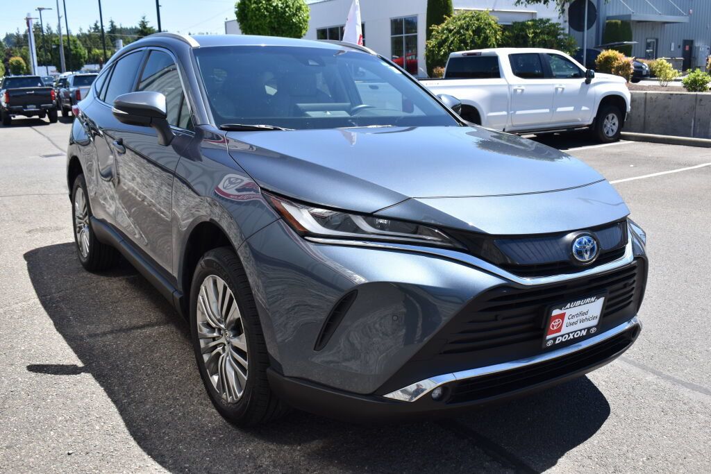 Certified 2024 Toyota Venza XLE AWD/4WD image 3