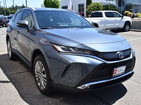 Certified 2024 Toyota Venza XLE AWD/4WD image 3